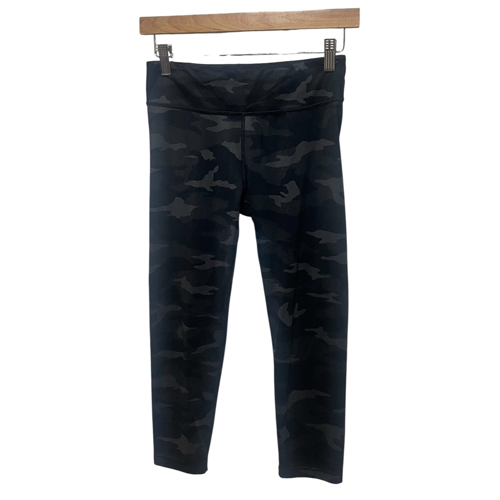 Athleta Girl Pants Youth 2XL 16 Black Camo Printed Capri Leggings Athleisure